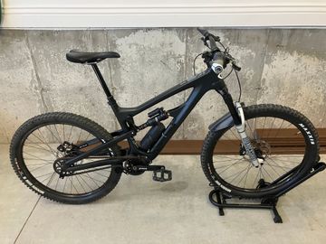 Used Zerode Taniwha Pinion C-Line Gearbox 2021 Mountainbike, Light Gray — image 1 of 12