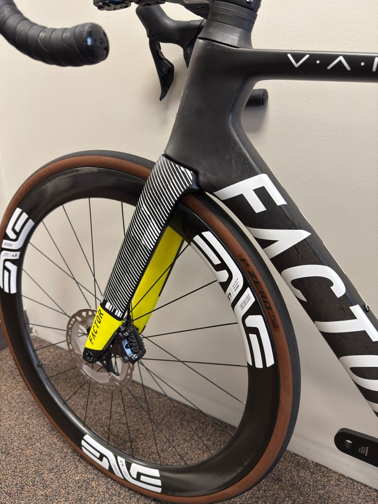 Used Factor Factor Ostro VAM 2025 Ultegra Di2 12s ENVE SES 4.5 Geometric 2025 Road & Gravel, Black — image 13 of 16
