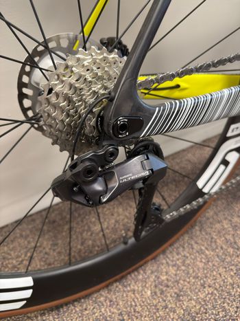Used Factor Factor Ostro VAM 2025 Ultegra Di2 12s ENVE SES 4.5 Geometric 2025 Road & Gravel, Black — image 9 of 16