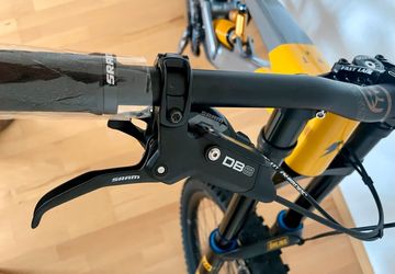 Used YT Industries Tues UNCAGED 11 27 custom + upgrades 2023 Mountainbike, Light Gray, 27.5 (650B) — image 8 of 12