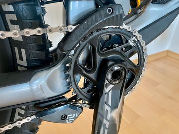 Used YT Industries Tues UNCAGED 11 27 custom + upgrades 2023 Mountainbike, Light Gray, 27.5 (650B) — image 6 of 12