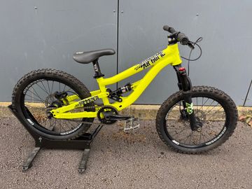 Used Commencal DH Supreme 20 2017 Mountainbike, Black — image 1 of 5