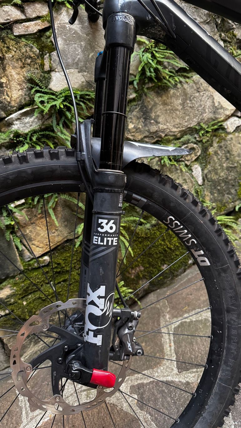 Canyon Torque CF 8.0 2020 2020 Mountainbike usato, Nero — immagine 5 di 6