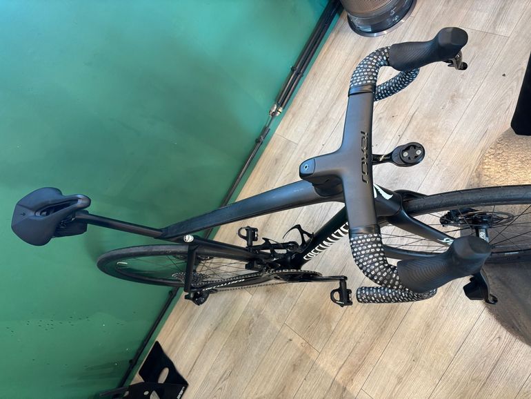 Used Specialized Tarmac SL7 Expert 2023 2023 Road & Gravel, Black — image 3 of 4