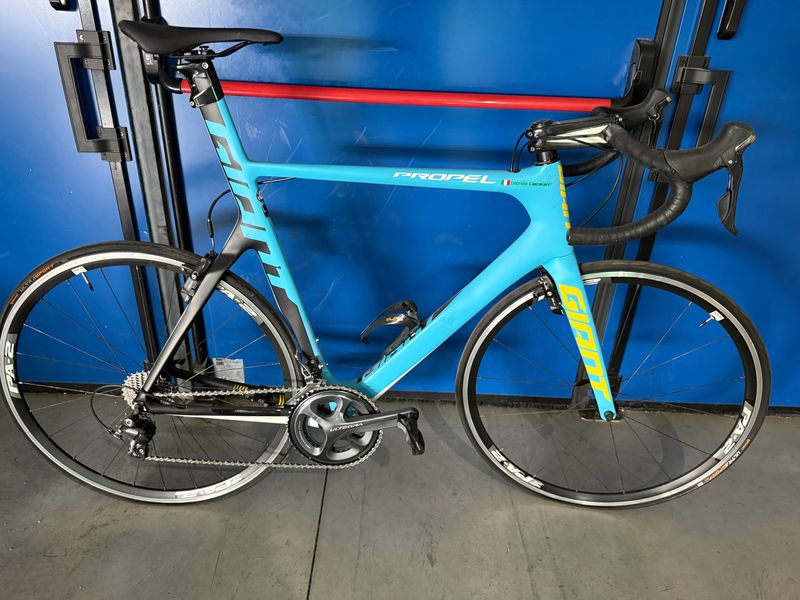 Used Giant Propel Advanced SL 2 2016 2016 Road & Gravel, Blue — image 1 of 7