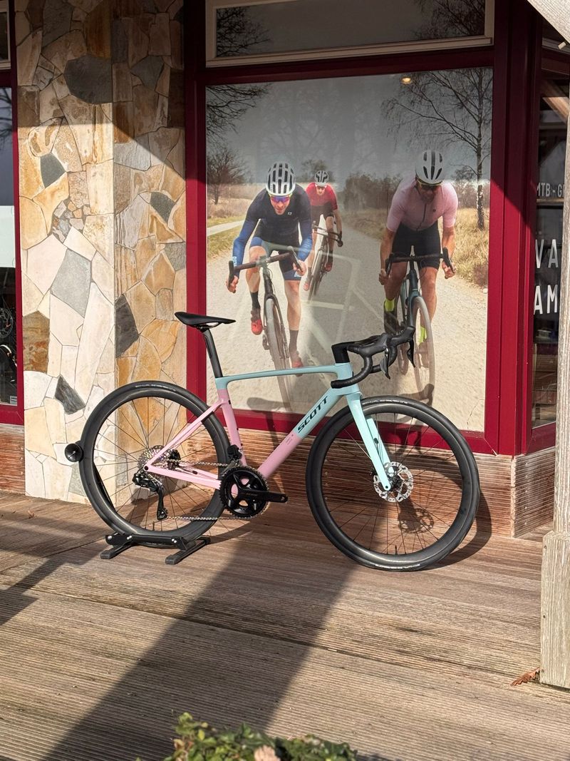 Scott Addict RC 10 2025 Road & Gravel usato, Grigio chiaro — immagine 6 di 6
