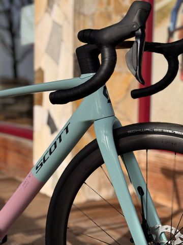 Scott Addict RC 10 2025 Road & Gravel usato, Grigio chiaro — immagine 3 di 6