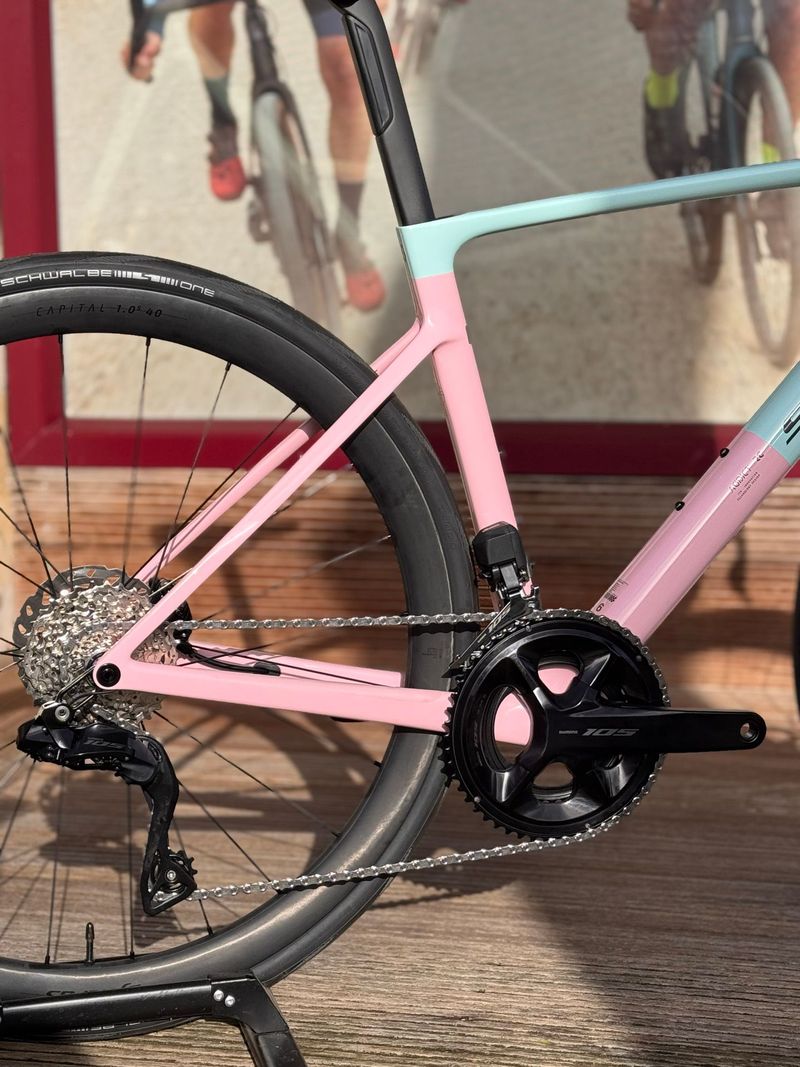 Scott Addict RC 10 2025 Road & Gravel usato, Grigio chiaro — immagine 5 di 6