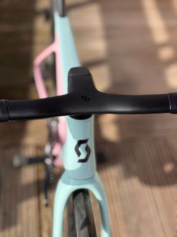 Scott Addict RC 10 2025 Road & Gravel usato, Grigio chiaro — immagine 4 di 6