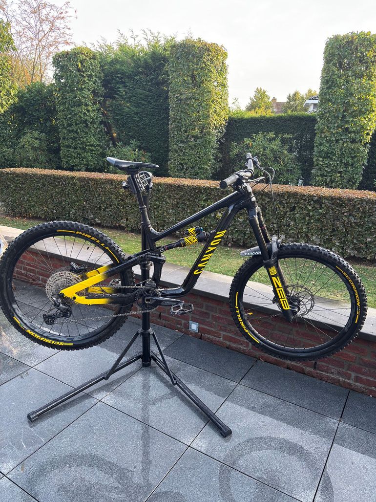 Canyon Torque 27.5 AL 5 2022 2022 Mountainbike usato, Nero — immagine 2 di 10
