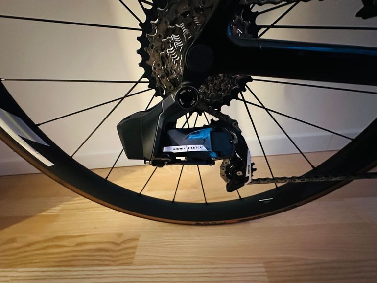 Canyon Ultimate CF SLX 8 Force AXS 2023 2023 Road & Gravel d'occasion — image 4 sur 7