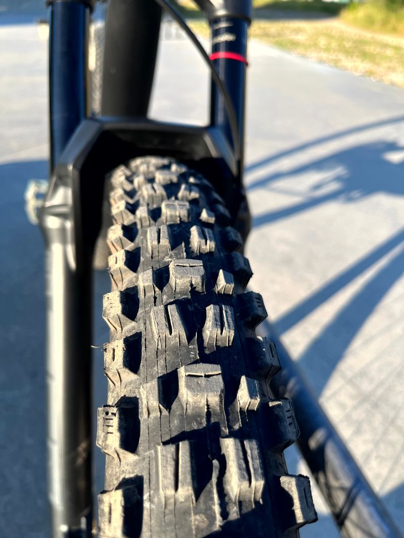 Used Specialized Enduro Expert 2024 2024 Mountainbike, Black, 29 — image 10 of 10