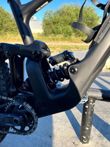 Used Specialized Enduro Expert 2024 2024 Mountainbike, Black, 29 — image 6 of 10