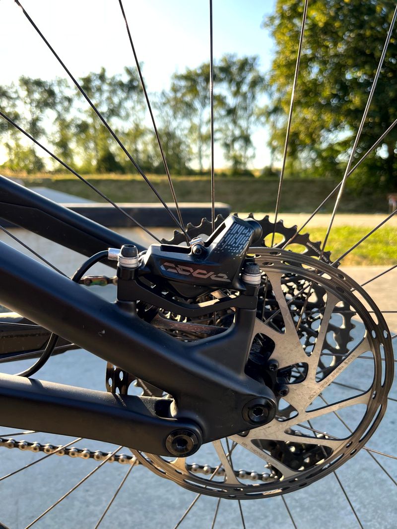 Used Specialized Enduro Expert 2024 2024 Mountainbike, Black, 29 — image 8 of 10