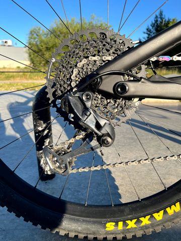 Used Specialized Enduro Expert 2024 2024 Mountainbike, Black, 29 — image 7 of 10