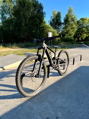Used Specialized Enduro Expert 2024 2024 Mountainbike, Black, 29 — image 2 of 10