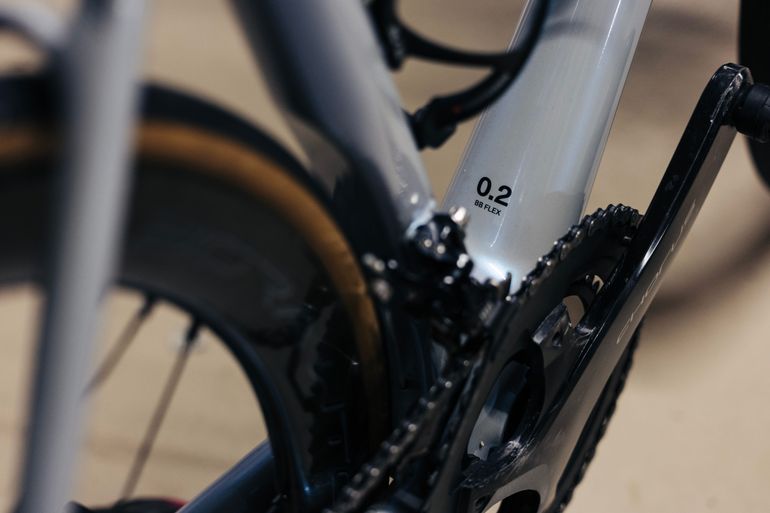 Used Basso Diamante SV Campagnolo Chorus 12s Disc 2023 2023 Road & Gravel, Hellgrau — image 3 of 8