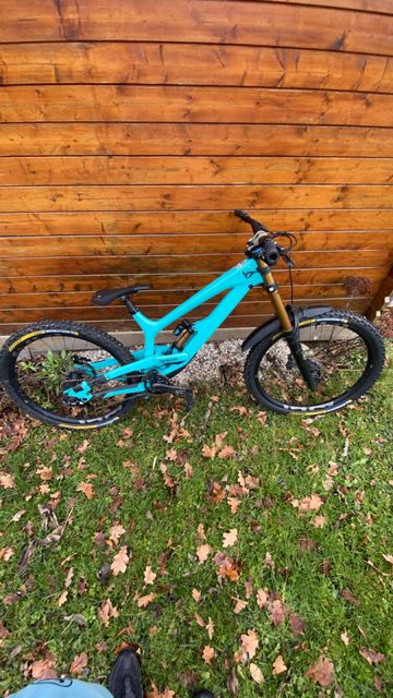 YT Industries Tues CORE 4 27 2023 2023 MTB usato