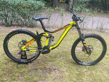Used Giant Glory 27.5 2 2016 2016 Mountainbike, Black, 27.5 — image 2 of 13