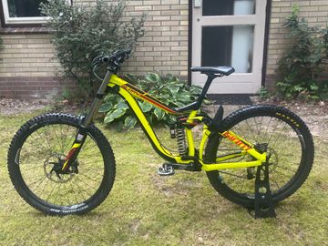 Used Giant Glory 27.5 2 2016 2016 Mountainbike, Black, 27.5 — image 1 of 13