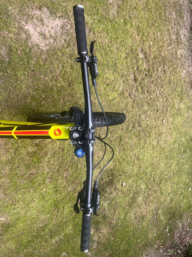 Used Giant Glory 27.5 2 2016 2016 Mountainbike, Black, 27.5 — image 9 of 13