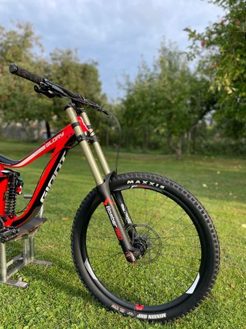 Gebrauchtes Giant Glory 2 2018 Mountainbike, Rot, 27, 5 (650B) — Bild 2 von 10