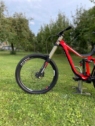 Gebrauchtes Giant Glory 2 2018 Mountainbike, Rot, 27, 5 (650B) — Bild 8 von 10