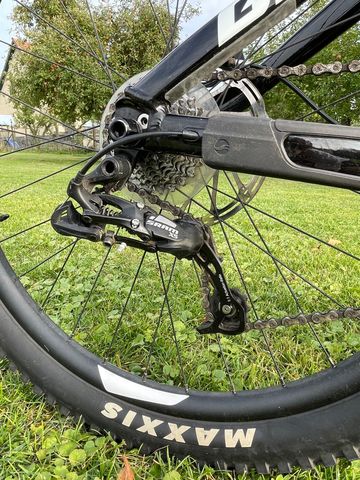 Gebrauchtes Giant Glory 2 2018 Mountainbike, Rot, 27, 5 (650B) — Bild 5 von 10