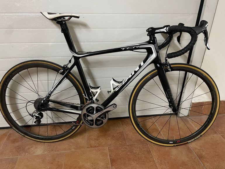 Used Giant TCR Advanced SL 1 2015 2015 Road & Gravel, Black — image 1 of 6