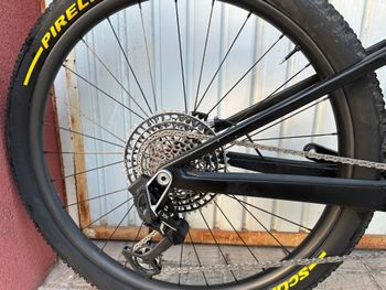 Used BMC Fourstroke 01 LTD 2024 2024 Mountainbike, Light Gray, 29 — image 4 of 8