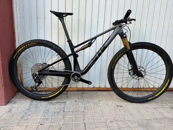 Used BMC Fourstroke 01 LTD 2024 2024 Mountainbike, Light Gray, 29 — image 1 of 8