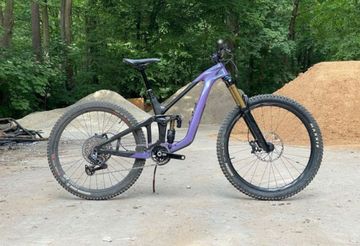 Used Giant Reign Advanced 1 2024 2024 Mountainbike, Purple, 29 — image 1 of 5