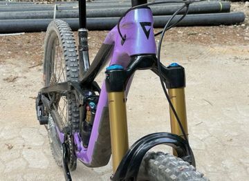 Used Giant Reign Advanced 1 2024 2024 Mountainbike, Purple, 29 — image 2 of 5