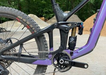 Used Giant Reign Advanced 1 2024 2024 Mountainbike, Purple, 29 — image 3 of 5
