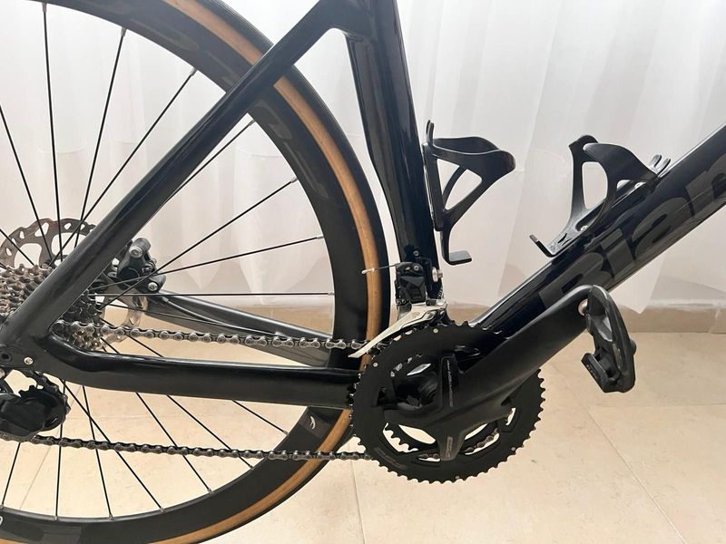 Używany Bianchi Aria Shimano 105 2022 Road & Gravel — zdjęcie 3 z 6