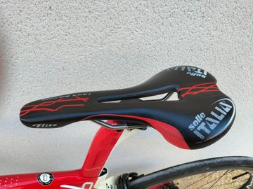 Used Pinarello F10 2019 Road & Gravel, Red — image 8 of 9