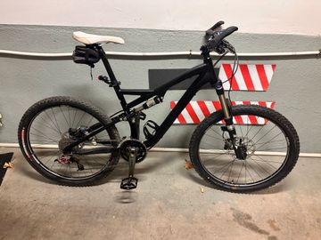 Used Specialized Stumpjumper FSR Expert 2010 2010 Mountainbike, Black, 26 — image 1 of 13