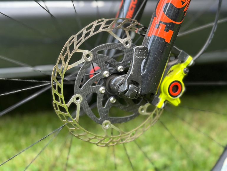 Used Santa Cruz BLUR XX1 AXS RSV / Carbon CC 2024 2024 Mountainbike — image 15 of 19