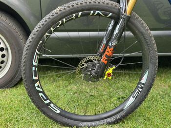 Used Santa Cruz BLUR XX1 AXS RSV / Carbon CC 2024 2024 Mountainbike — image 7 of 19