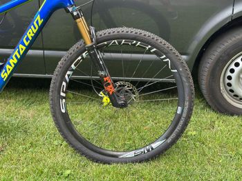 Used Santa Cruz BLUR XX1 AXS RSV / Carbon CC 2024 2024 Mountainbike — image 6 of 19
