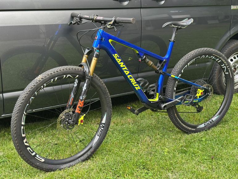 Used Santa Cruz BLUR XX1 AXS RSV / Carbon CC 2024 2024 Mountainbike — image 3 of 19
