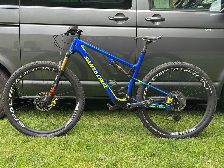 Used Santa Cruz BLUR XX1 AXS RSV / Carbon CC 2024 2024 Mountainbike — image 2 of 19