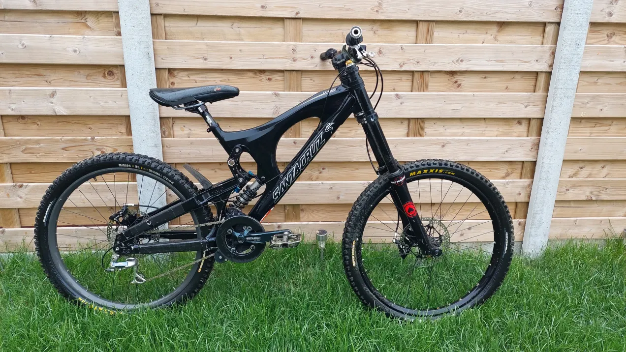 Santa Cruz V10 used in M buycycle