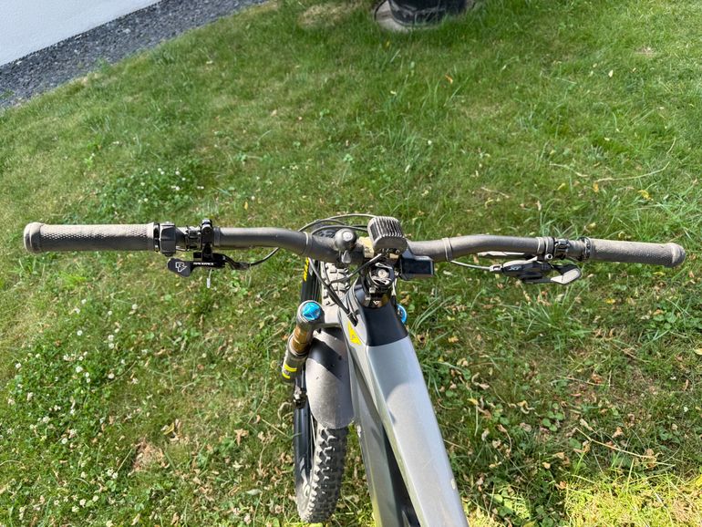 Used YT Industries DECOY CF Pro Race 2019 2019 Mountainbike, Light Gray, 29, 27.5 — image 4 of 7