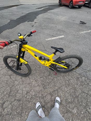 Used Commencal Furious 2017 Mountainbike, Black — image 5 of 5