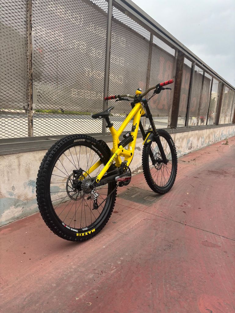 Used Commencal Furious 2017 Mountainbike, Black — image 1 of 5
