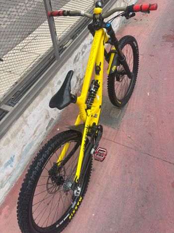 Used Commencal Furious 2017 Mountainbike, Black — image 2 of 5