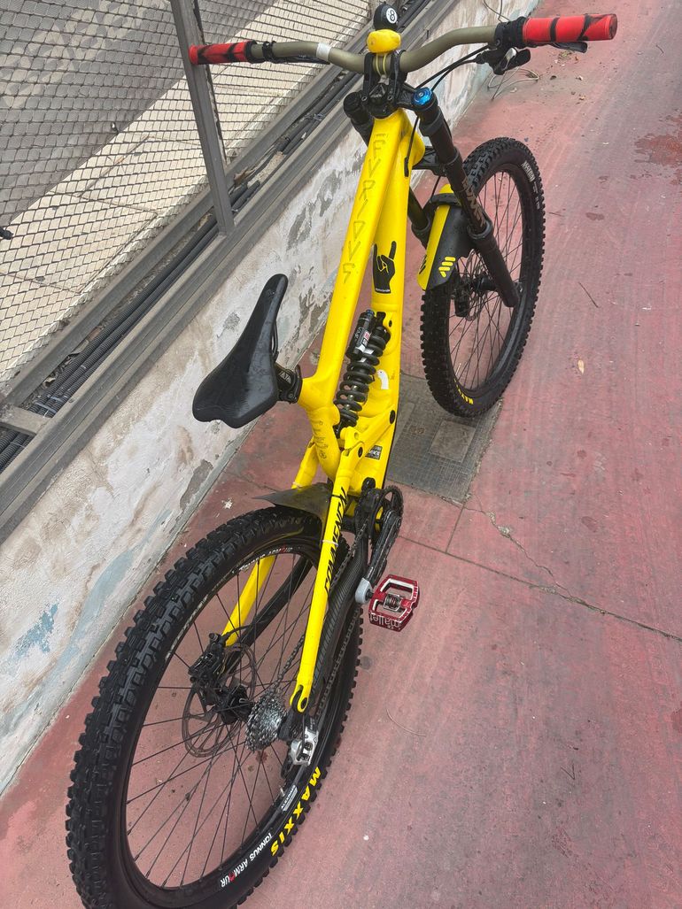 Used Commencal Furious 2017 Mountainbike, Black — image 2 of 5