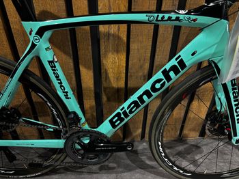 Used Bianchi Oltre XR4 Dura Ace Di2 2020 2020 Road & Gravel, Green — image 2 of 15