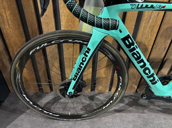 Used Bianchi Oltre XR4 Dura Ace Di2 2020 2020 Road & Gravel, Green — image 11 of 15